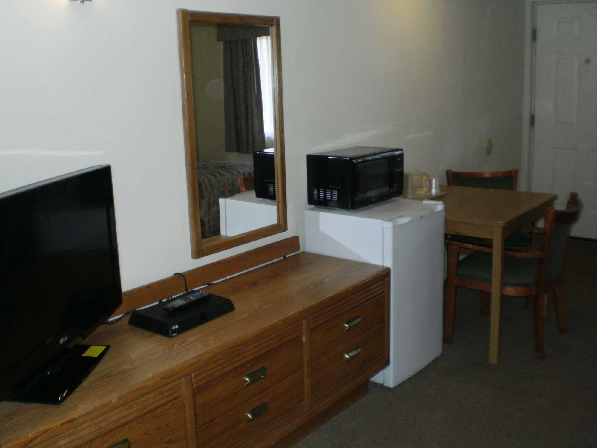 Magnuson Hotel Park Vue Ely Bagian luar foto