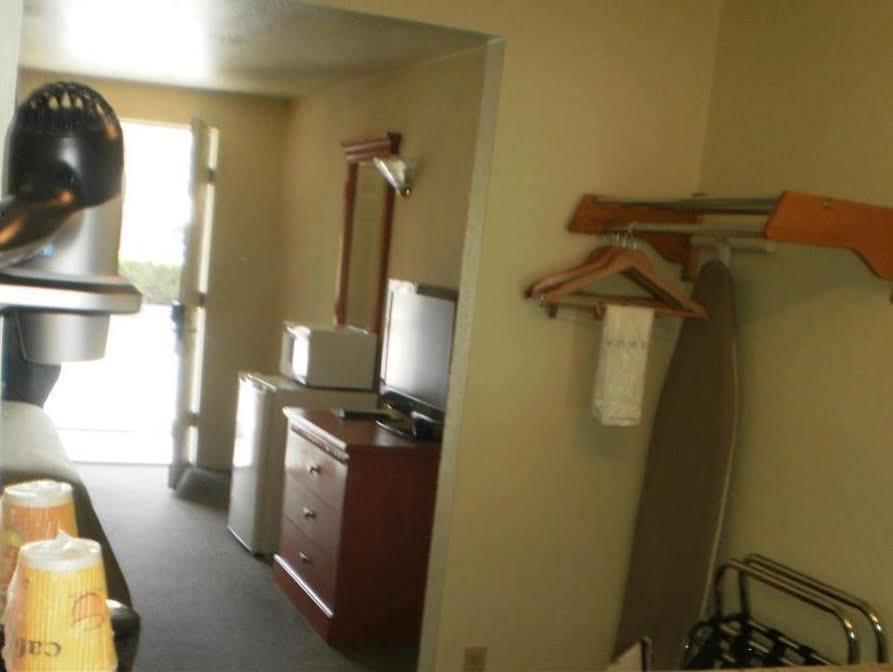 Magnuson Hotel Park Vue Ely Bagian luar foto