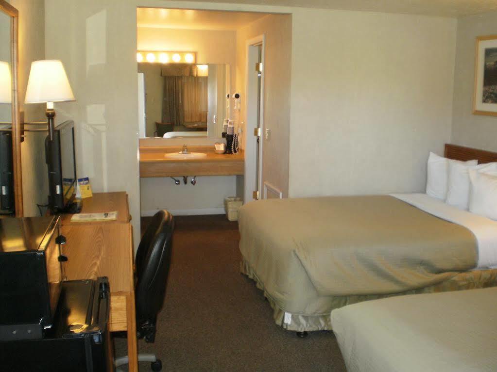 Magnuson Hotel Park Vue Ely Bagian luar foto
