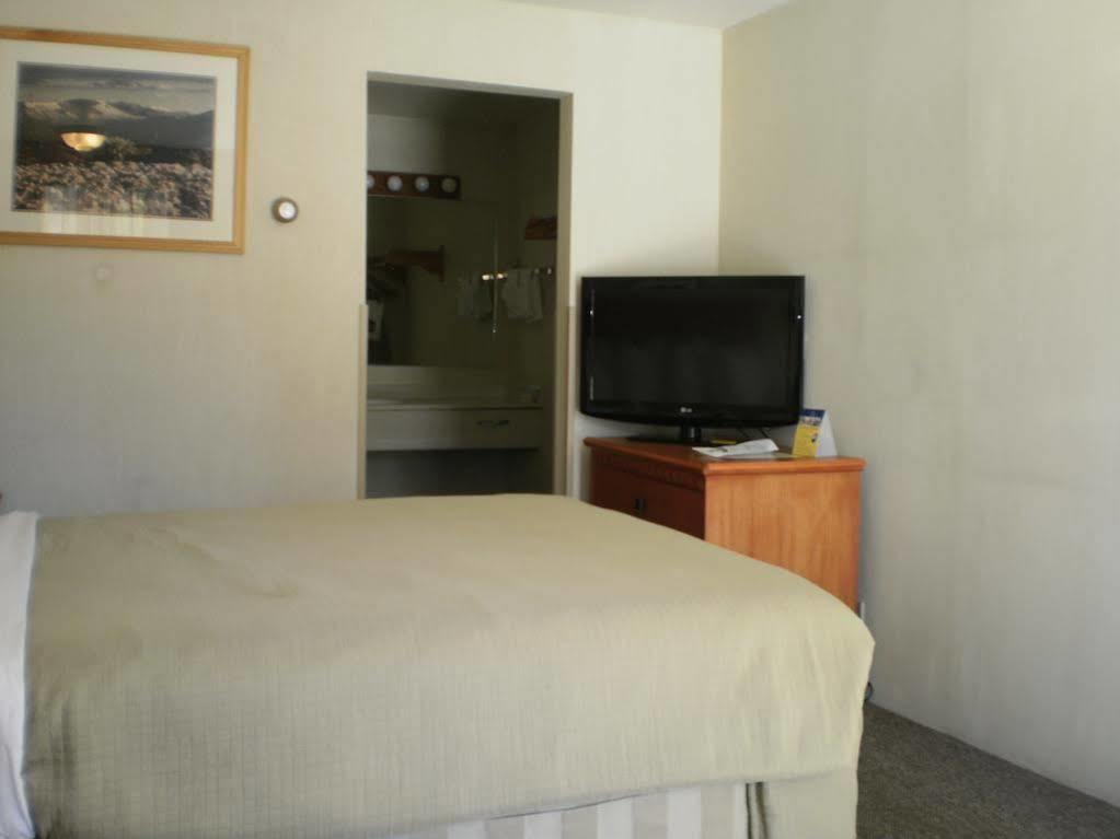 Magnuson Hotel Park Vue Ely Bagian luar foto
